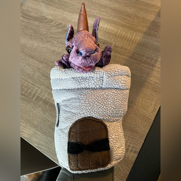 Hand puppet dragon in turret - Picture 5 of 10